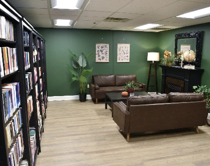 Image of Ivy Knoll (3)