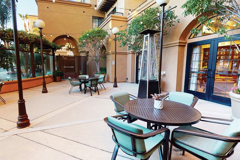 Image of Atria Tarzana (2)
