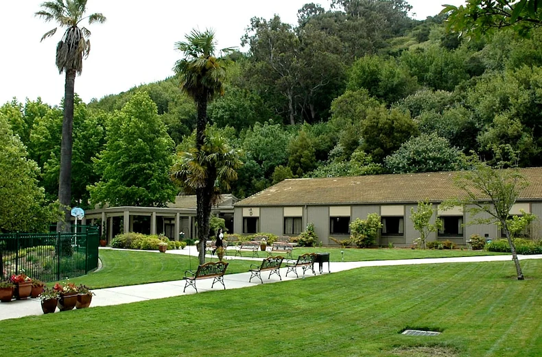 Image of Silverado Belmont Hills Memory Care Community (6)