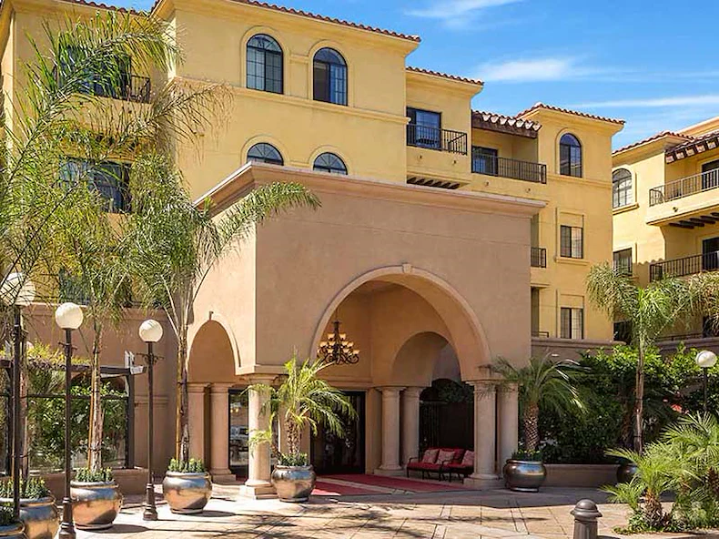 Image of Atria Tarzana (1)