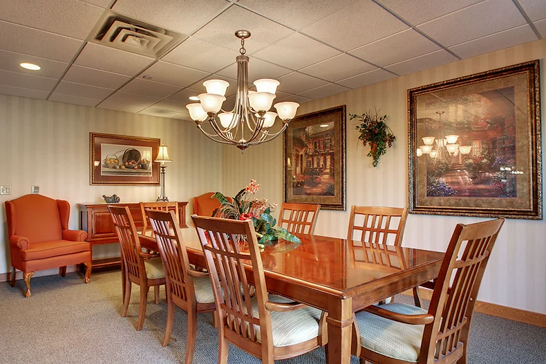 Image of Evergreen Senior Living Normal off Raab (8)