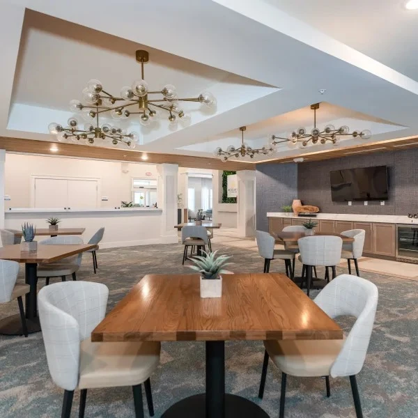 Acclaim at Greenbrier, senior living community offering active adult and independent living in Chesapeake, VA, seating area for dining or socializing