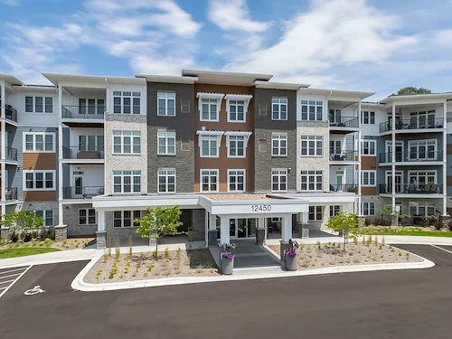 Image of Applewood Pointe of Apple Valley (1)