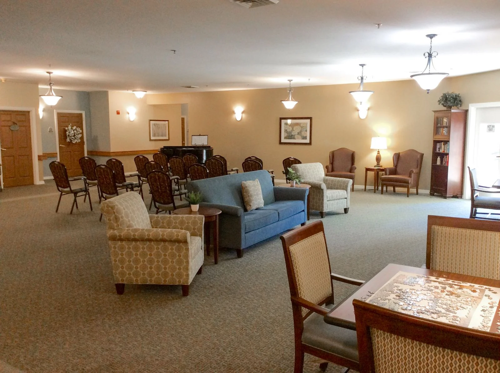 Charter Senior Living of Gainesville, Florida, common visiting area