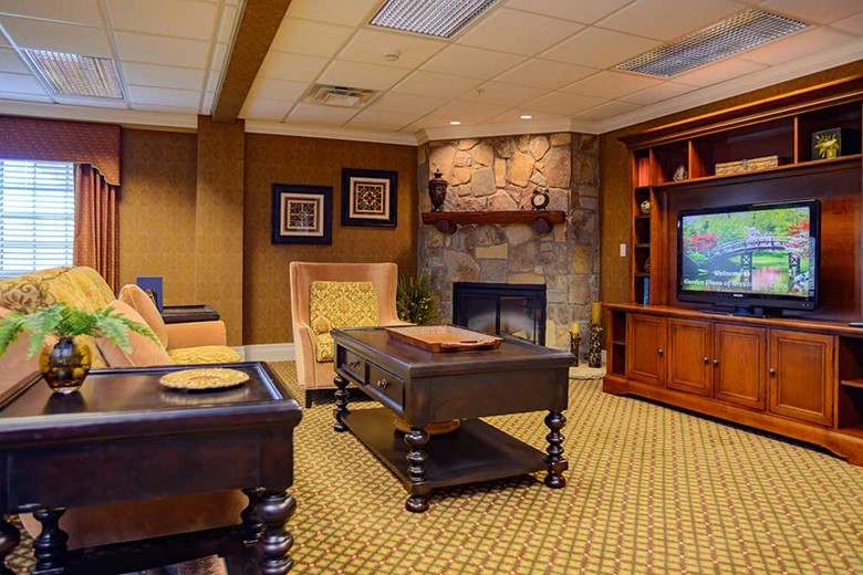 Image of Garden Plaza of Greenbriar Cove (8)
