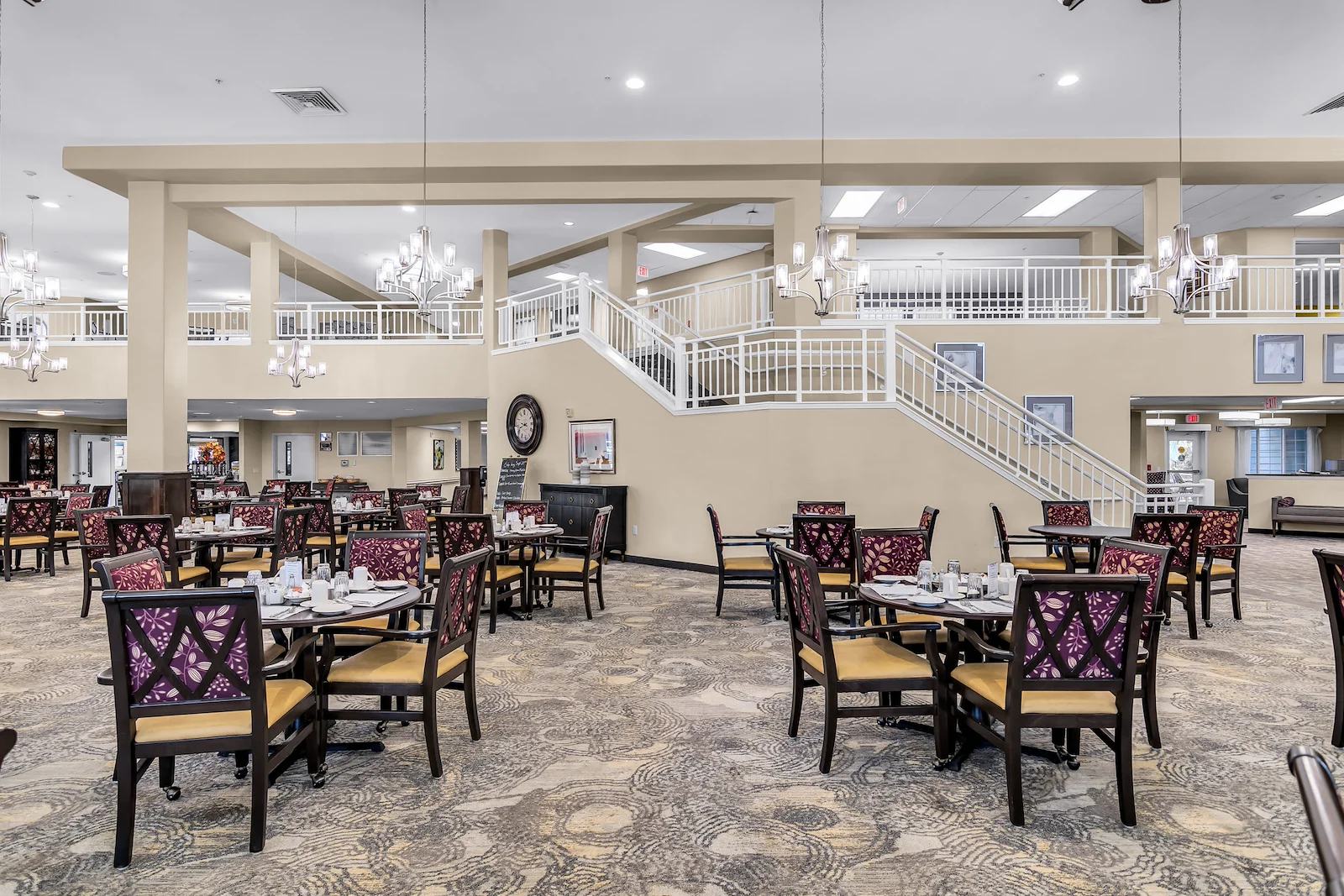 Colonial Gardens Gracious Retirement Living Hawthorn Senior Independent Living in Beverly, Massachusetts dining room