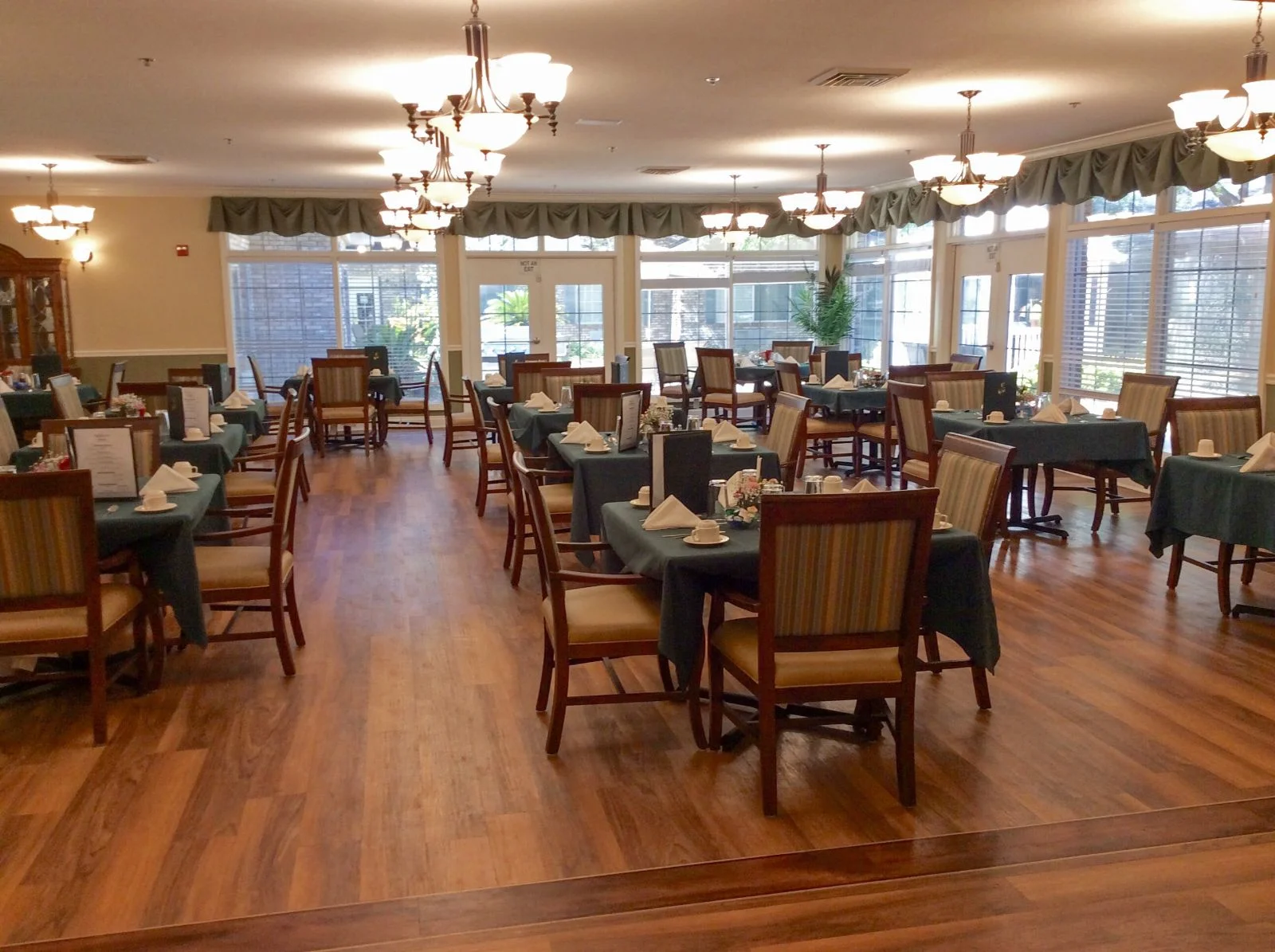 Charter Senior Living of Gainesville, Florida, dining room
