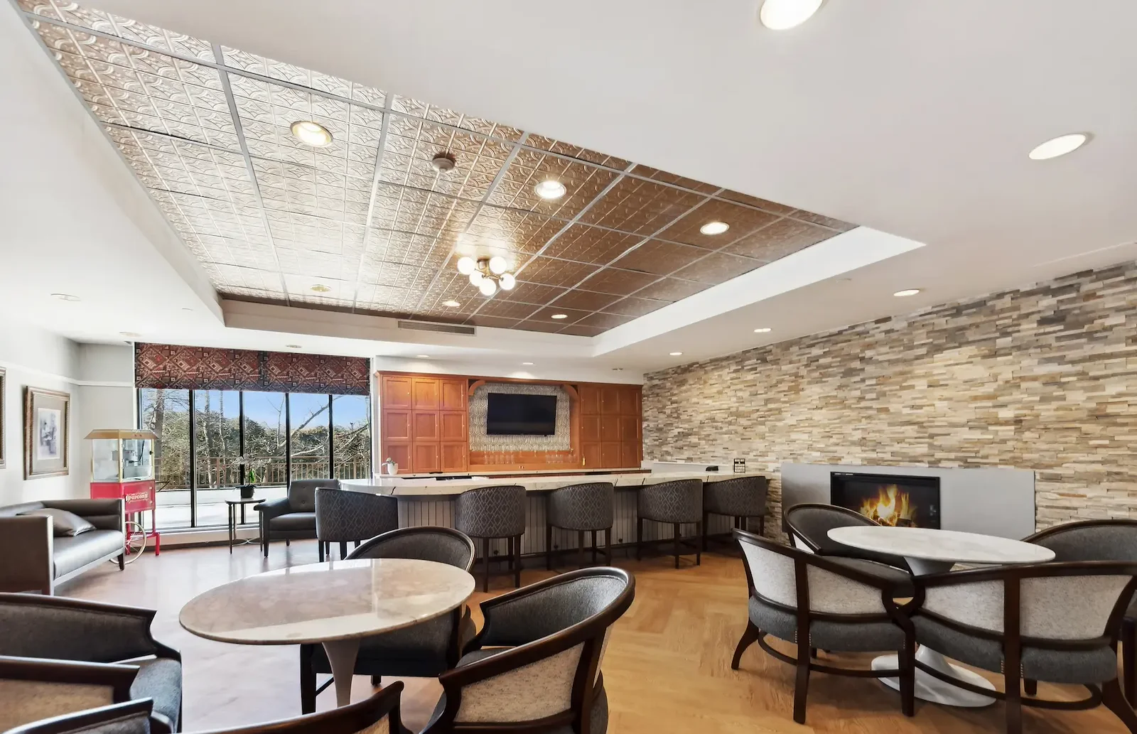 Image of AVIVA Country Club Heights (8)