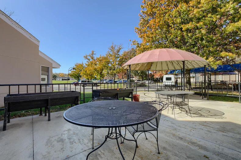 Image of Merriam Gardens Healthcare & Rehabilitation (9)