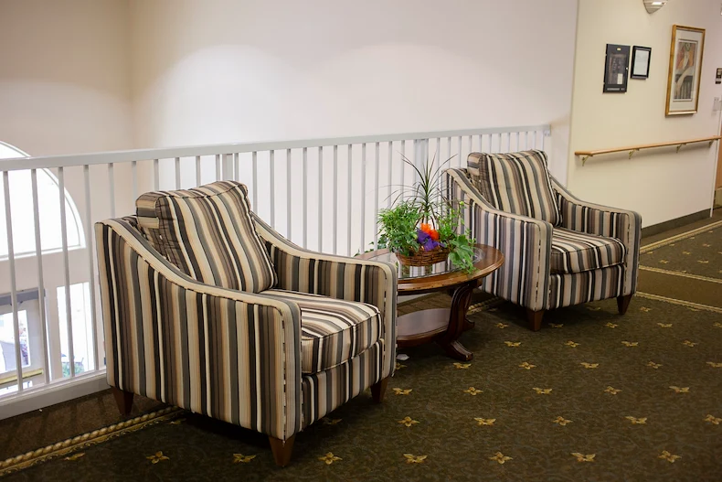 Albany Senior Living by Cogir, assisted living and respite care community in Albany, OR, sitting area