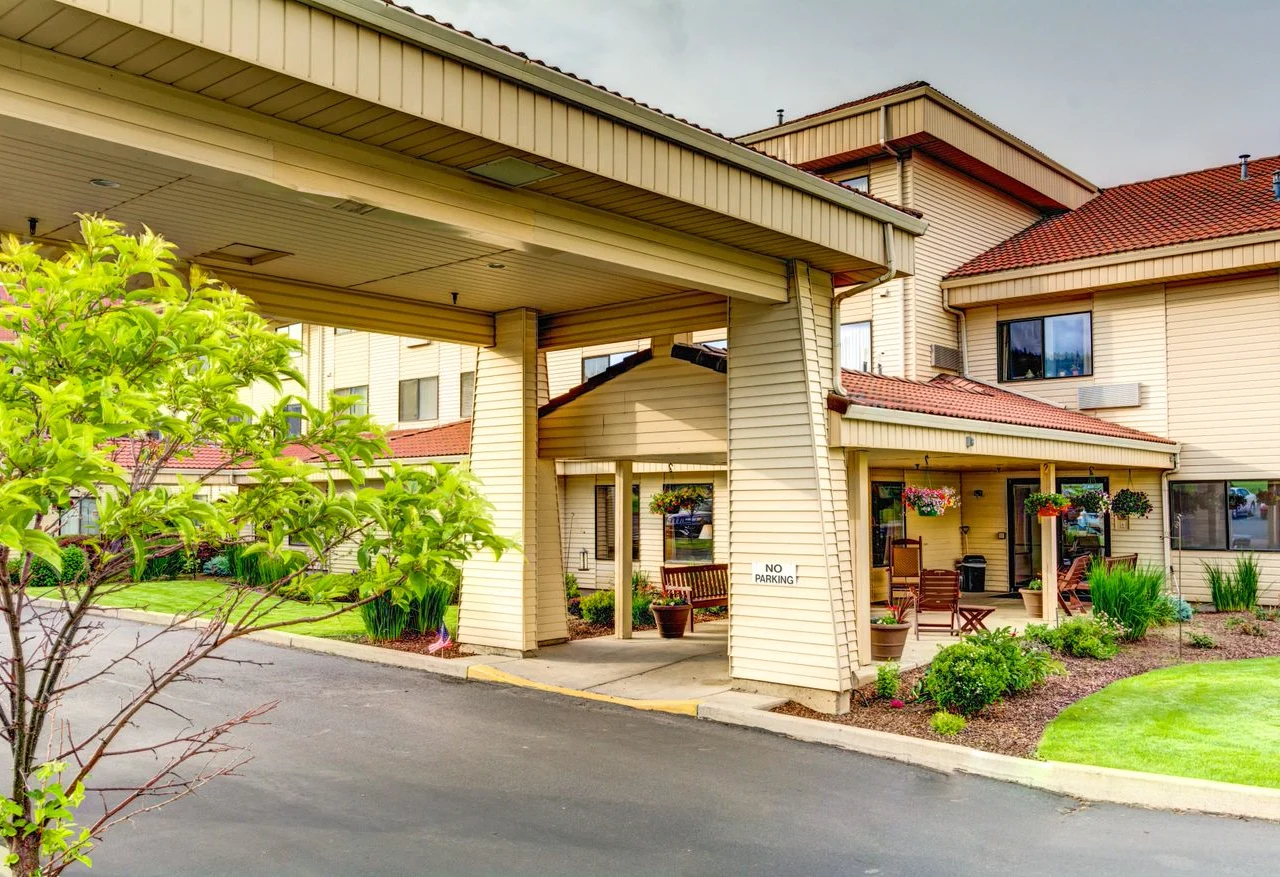 Grande Ronde Retirement Residence senior living community offering independent living, assisted living, and respite care in La Grande, OR, front entrance