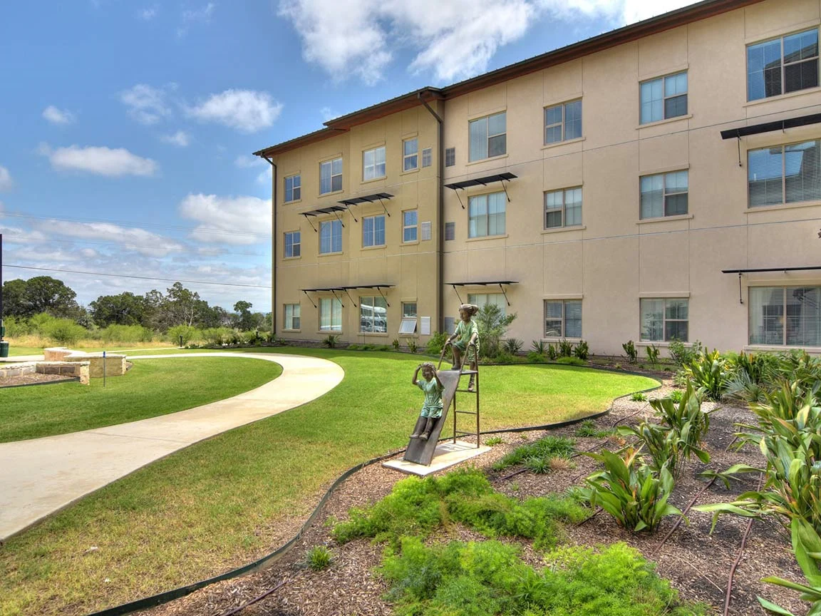 Élan Westpointe exterior with landscaping and paved walking path