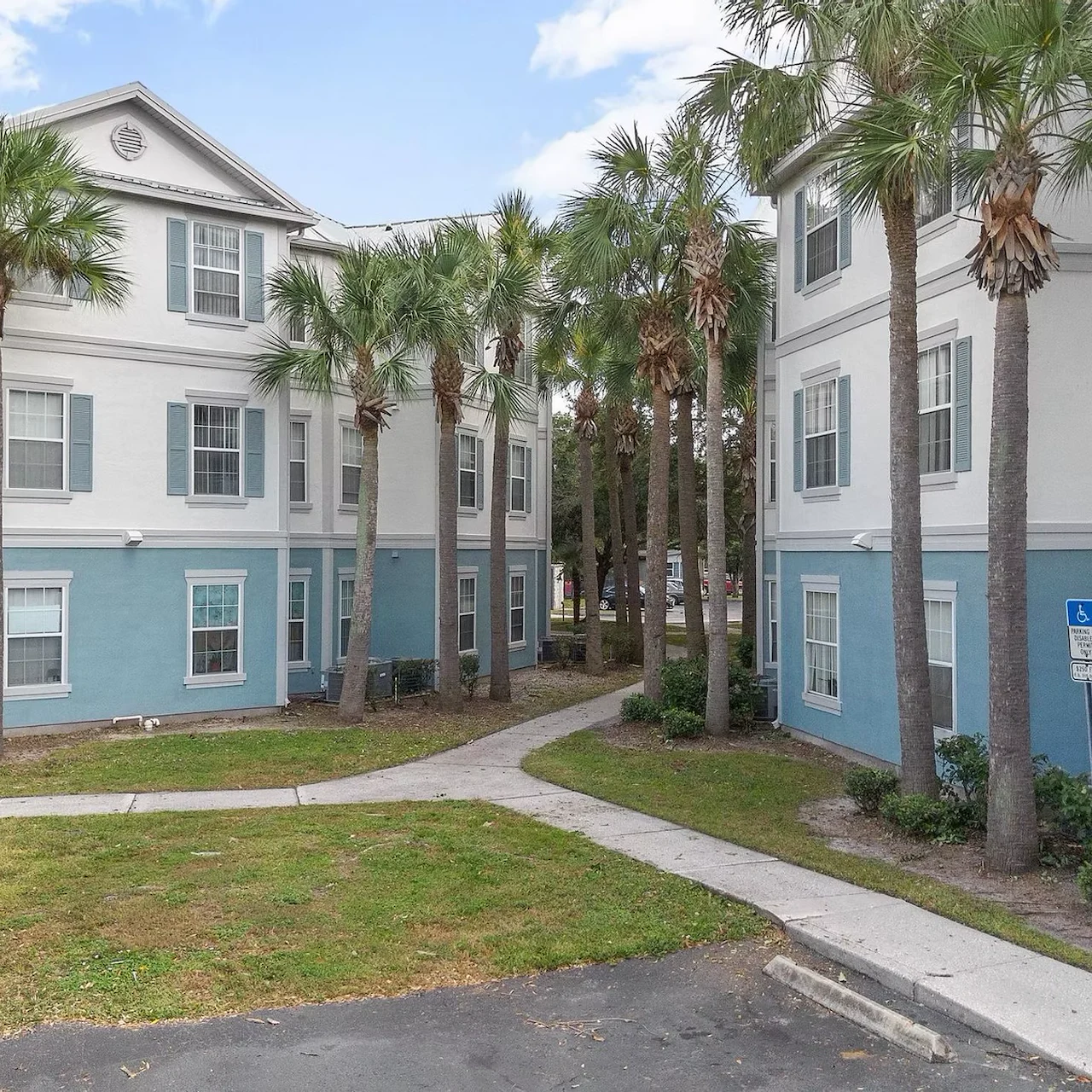 Image of Crescent Club Senior Apartments (3)