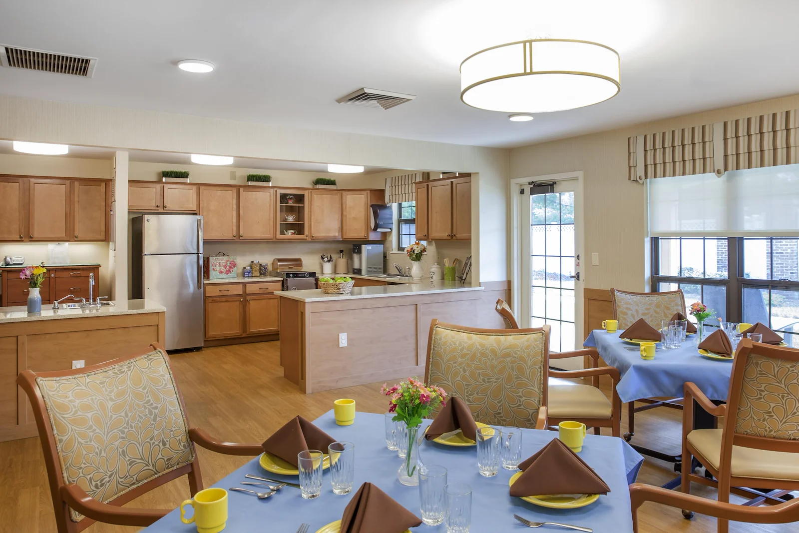 Charter Senior Living of Columbia dining room