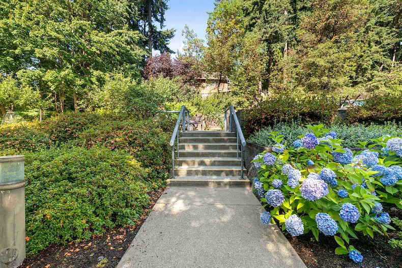 Walkways around Cristwood Park