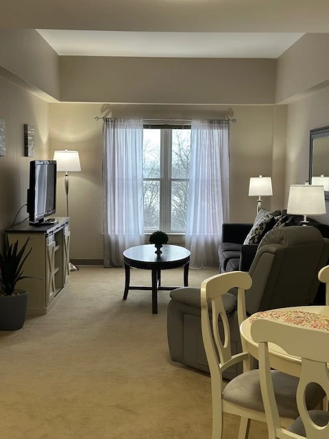 Long House senior living community offering independent living and respite care in Erlanger, KY, apartment living room