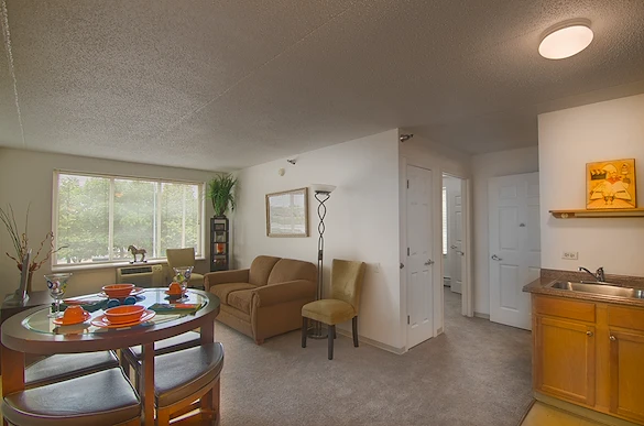 Image of Senior Suites of New City (4)