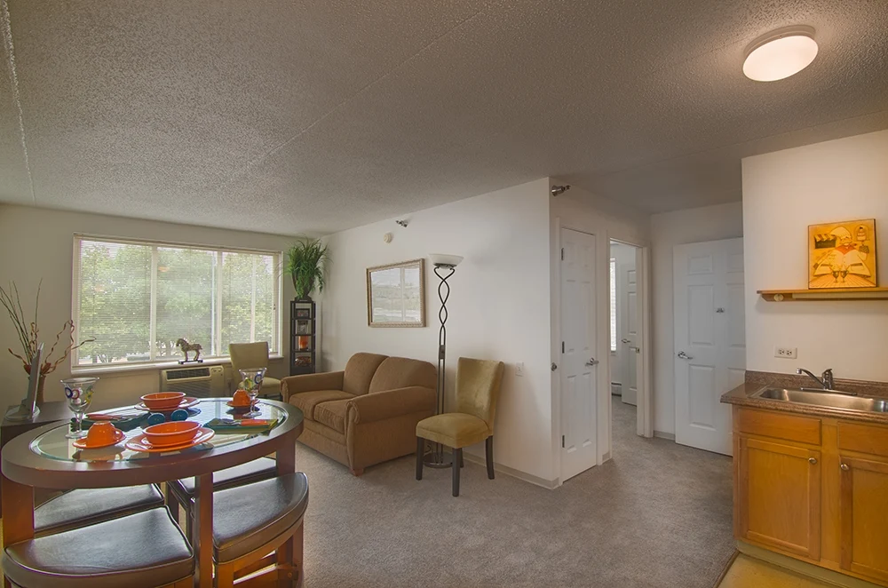 Image of Senior Suites of New City (4)