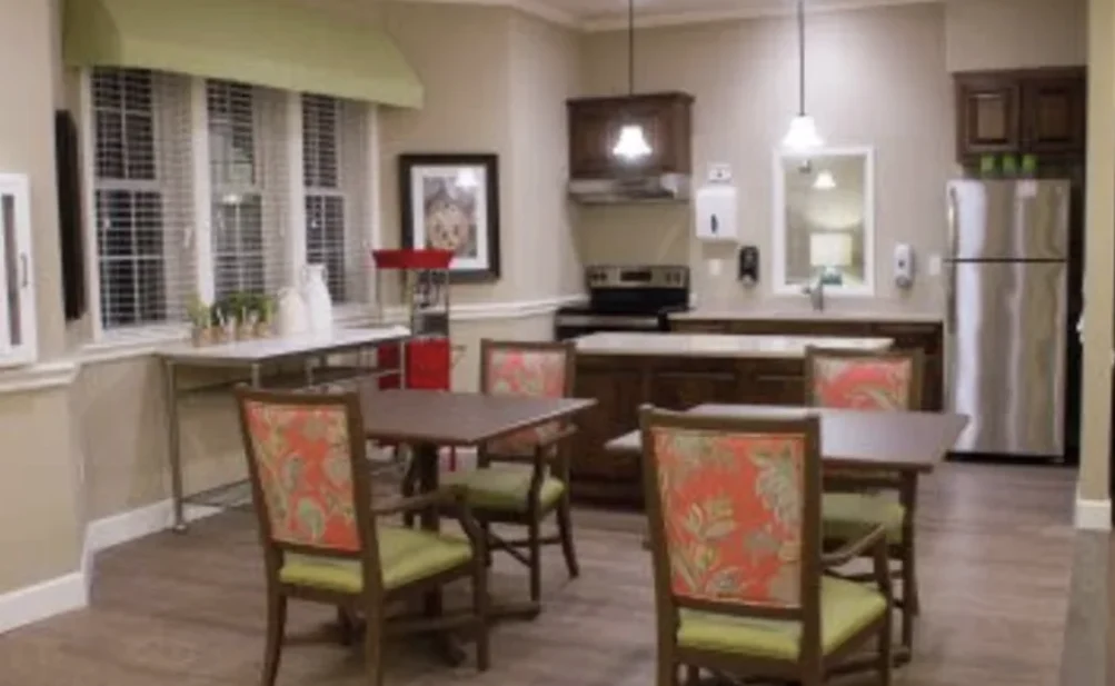 Franklin Place Senior Memory Care in Franklin, WI dining room