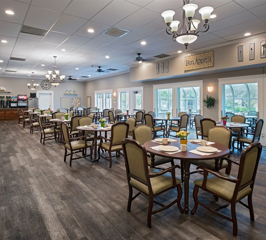 American House Dearborn Heights, senior living community offering independent living and respite care in Dearborn Heights, MI, dining room