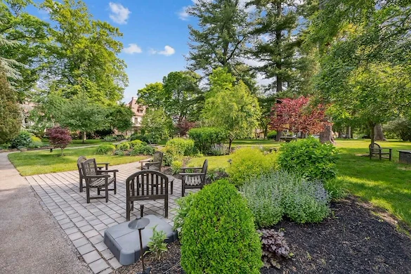 The Mansion at Rosemont Senior Living in Rosemont, PA, outdoor sitting area