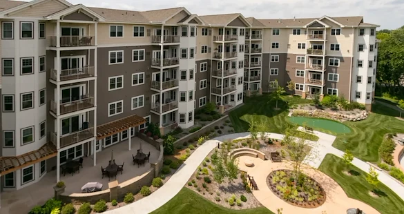 Image of Applewood Pointe of Champlin Cooperative (1)