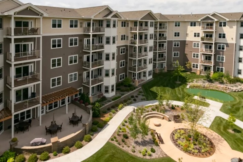 Image of Applewood Pointe of Champlin Cooperative (1)