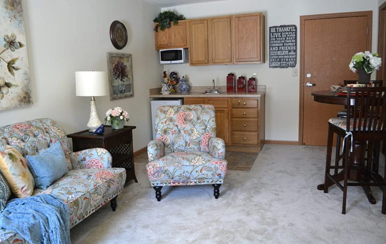 Brownsburg Meadows Assisted Senior Living in IN apartment living room and kitchenette