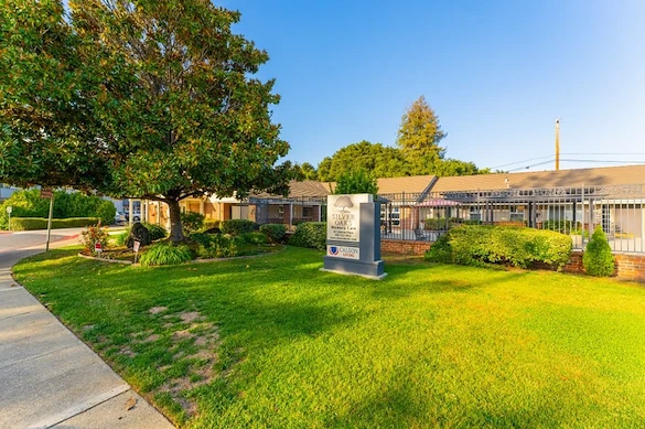 Image of Silver Oaks Memory Care (2)