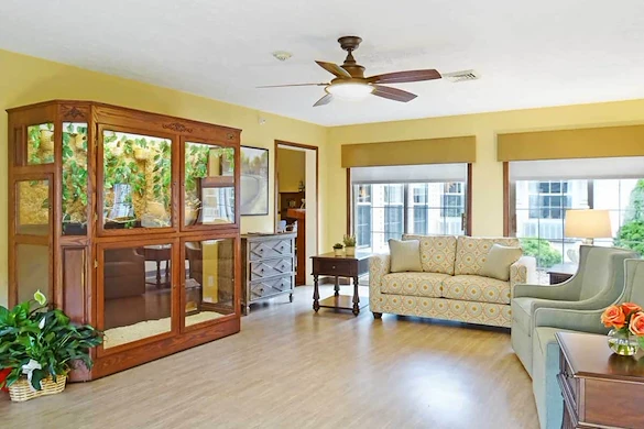 Image of Colonial Courtyard at Bedford (6)