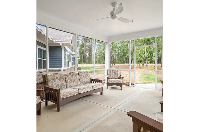 Image of Lakeside Place (2)