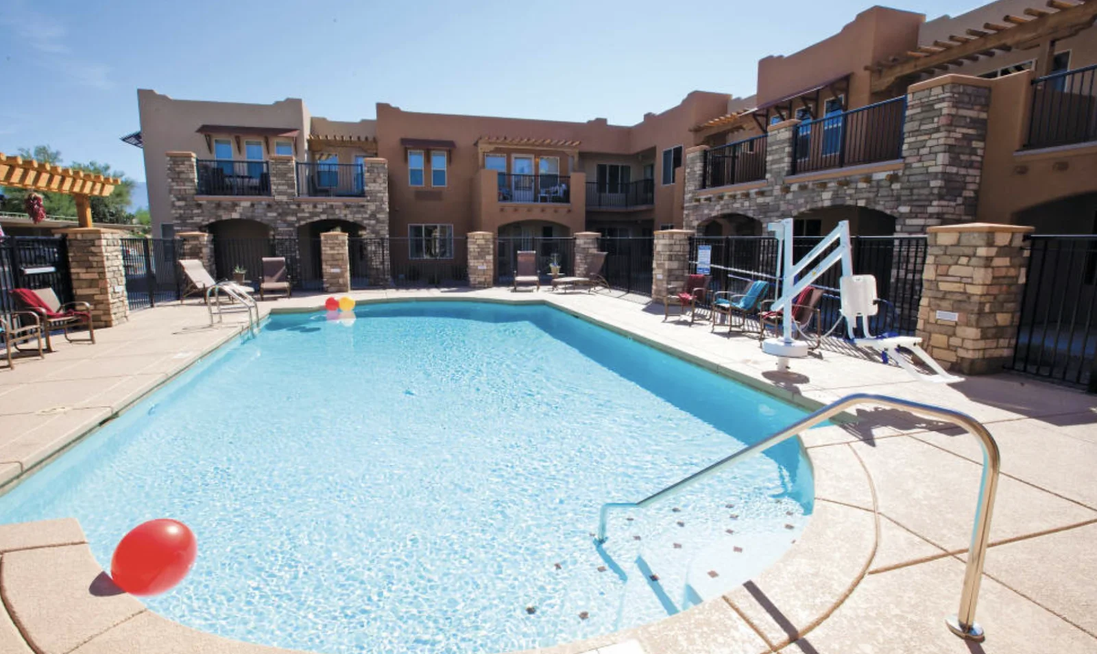 Desert Springs Gracious Retirement Living Hawthorn Senior Independent Living in Oro Valley, Arizona outdoor pool