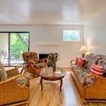 The Oaks of Pasadena living room