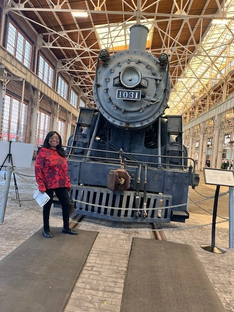 Charter Senior Living of Charlotte resident enjoys outing to a museum