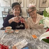 Ovation Heartwood Preserve Senior Living in Omaha, Nebraska residents saying cheers