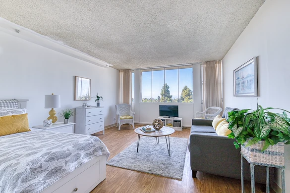 Life at Bay Towers at Bixby Knolls Senior Living-photo-9