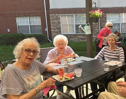 Brookdale Franklin residents enjoying the outdoors