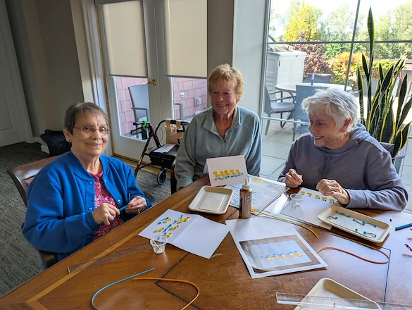 Chateau Bothell Landing in Bothell, WA, residents enjoy making art