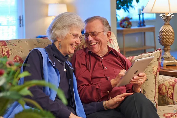 John Knox Village Senior Living CCRC near Kansas City, MO resident couple looking at a tablet