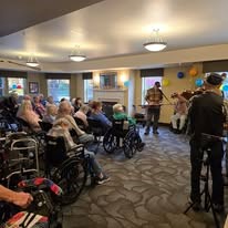 Avamere at Oak Park Assisted Senior Living in Roseburg, Oregon residents watching musical entertainment