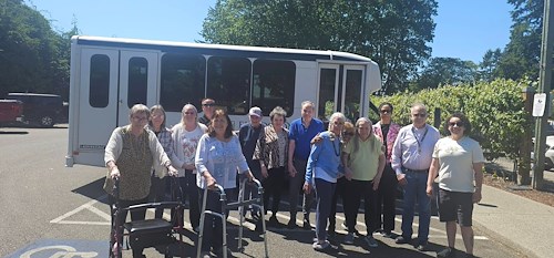 Fieldstone Memory Care of Marysville residents enjoy an outing