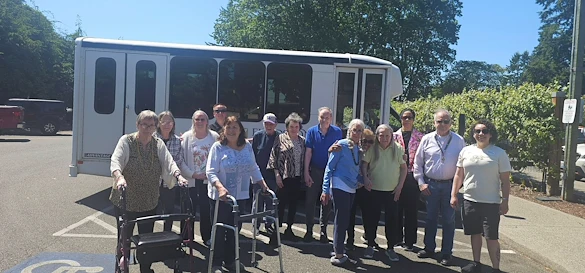 Fieldstone Memory Care of Marysville residents enjoy an outing