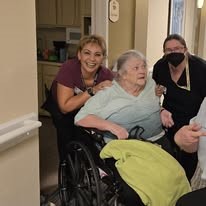 Avamere at Oak Park Assisted Senior Living in Roseburg, Oregon resident with staff members