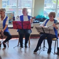 Northridge Gracious Retirement Living Hawthorn Senior Independent Living in Fishers, Indiana residents playing instruments