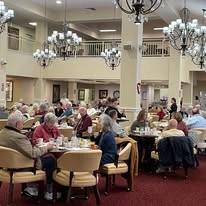Julian Estates Gracious Retirement Living Hawthorn Senior Independent Living in Puyallup, Washington residents in the dining room