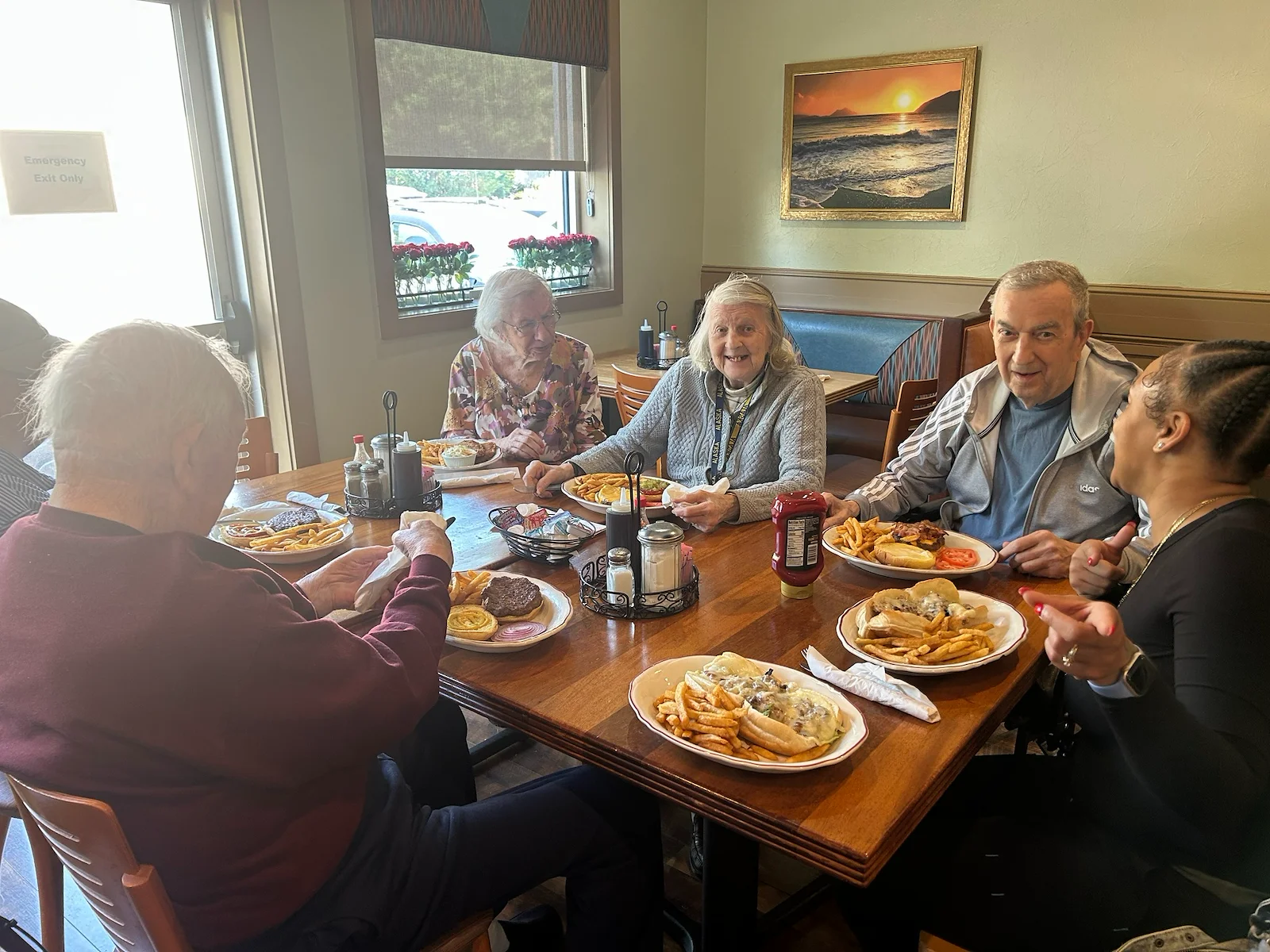The Barclay at Charlottesville residents enjoy an outing to a restaurant