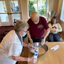 Stoneybrook Lodge Gracious Retirement Living Hawthorn Senior Independent Living in Corvallis, Oregon residents baking