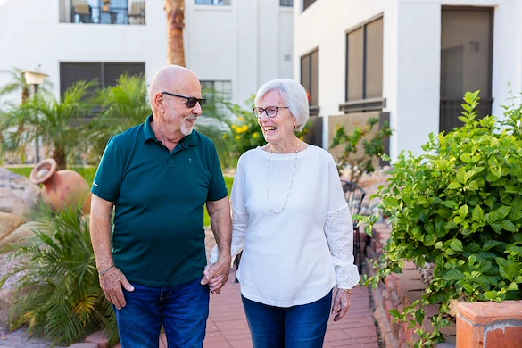 Couple walking the outdoor walking paths at Fellowship Square Mesa