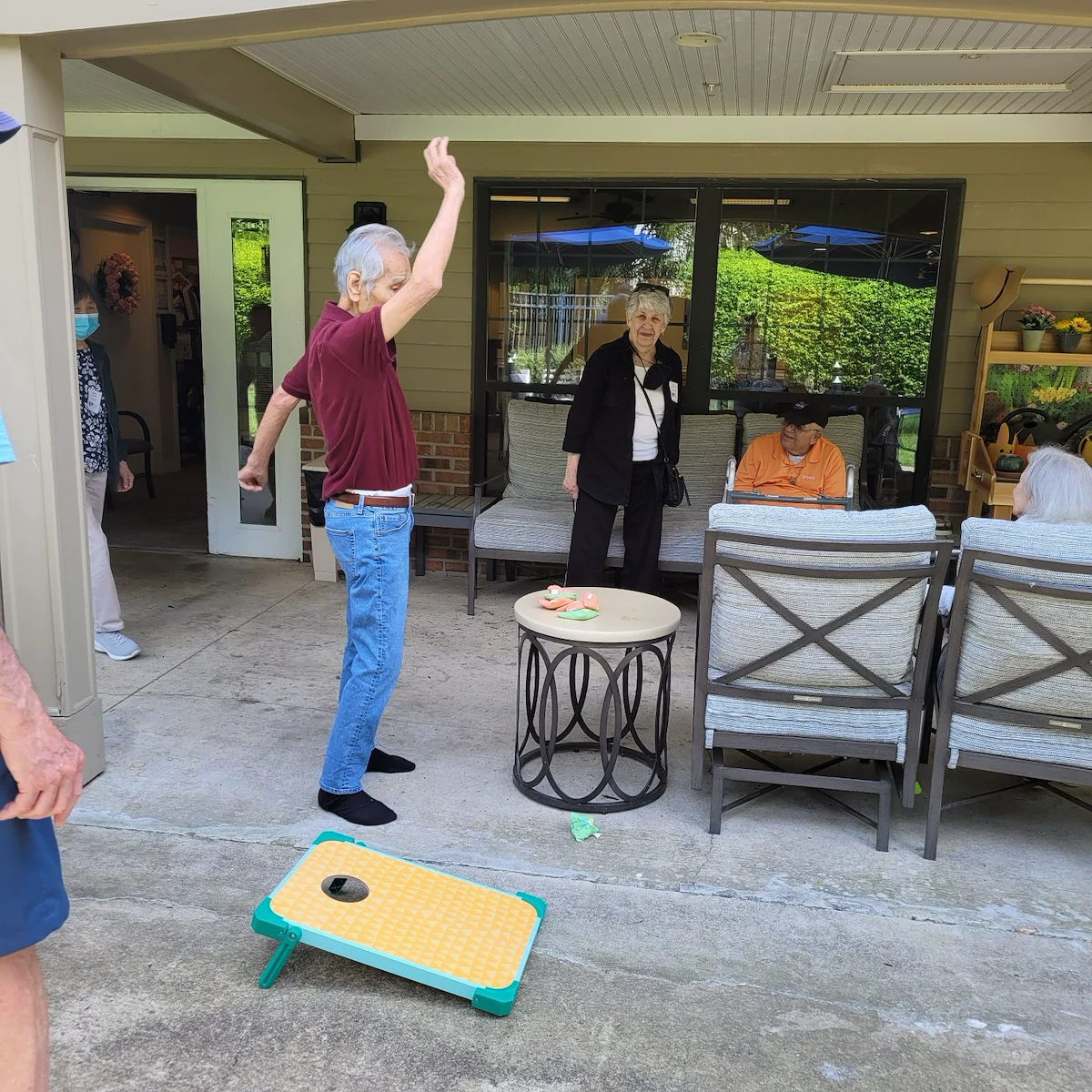 Charter Senior Living of Columbia residents having fun with outside games