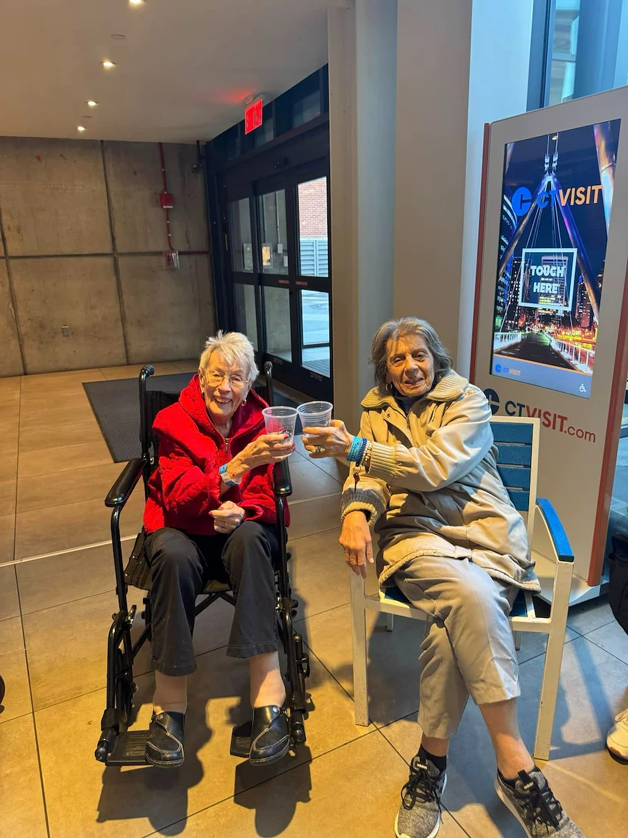 Charter Senior Living of Brookfield residents on a fun outing